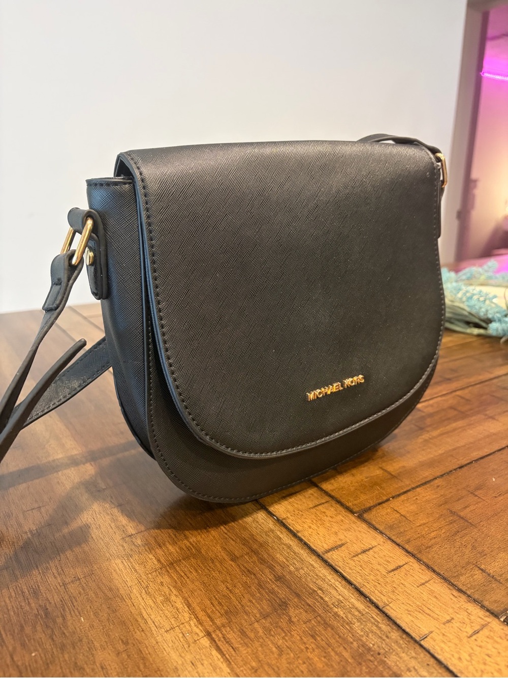 Michael Kors Jet Set Black Leather Saddle Crossbody